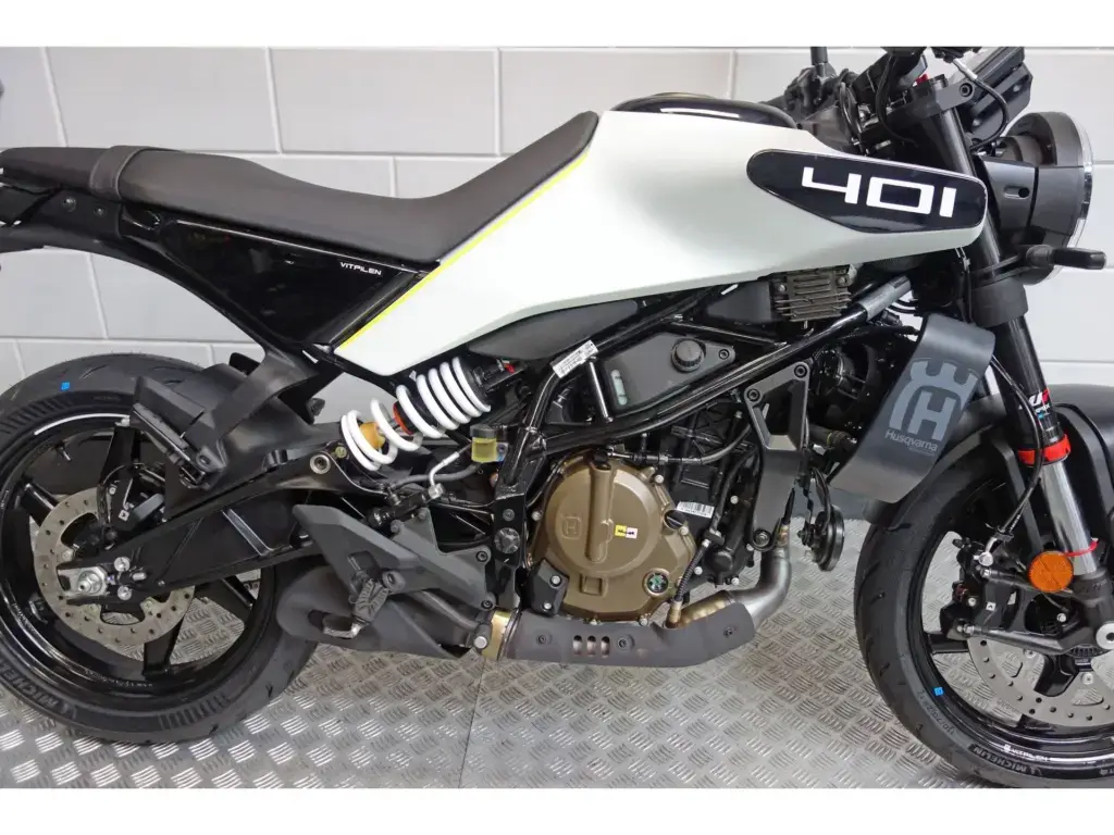 Nieuwe Husqvarna Vitpilen naked bike met cc motor uit 2025 bij NIWA Motoren