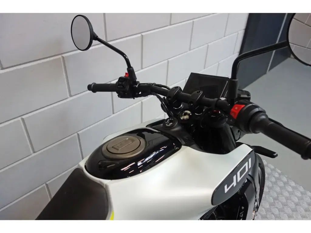 Nieuwe Husqvarna Vitpilen naked bike met cc motor uit 2025 bij NIWA Motoren