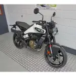 Nieuwe Husqvarna Vitpilen 401 naked bike met cc motor uit 2025 bij NIWA Motoren