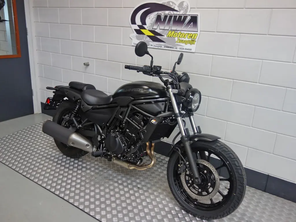 Nieuwe Kawasaki Eliminator 500 chopper met 451cc motor uit 2026 bij NIWA Motoren