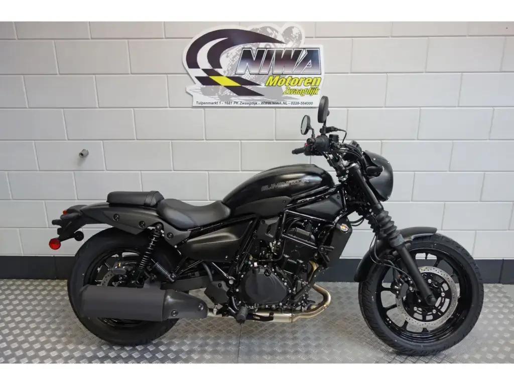 Gebruikte Kawasaki Eliminator 500 chopper met 451cc motor uit 2024 bij NIWA Motoren
