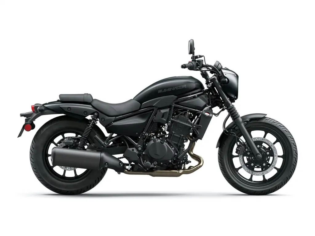 Gebruikte Kawasaki Eliminator 500 chopper met 451cc motor uit 2024 bij NIWA Motoren