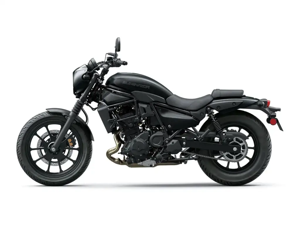 Gebruikte Kawasaki Eliminator 500 chopper met 451cc motor uit 2024 bij NIWA Motoren