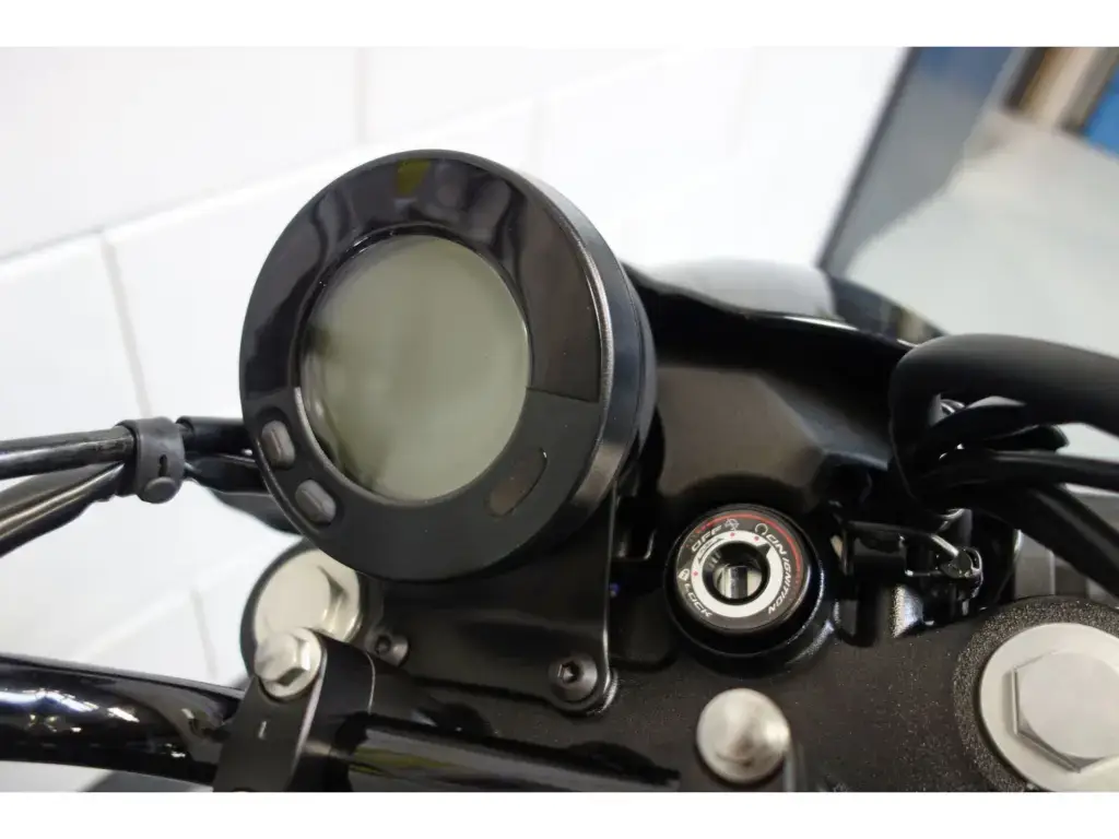Gebruikte Kawasaki Eliminator 500 chopper met 451cc motor uit 2024 bij NIWA Motoren