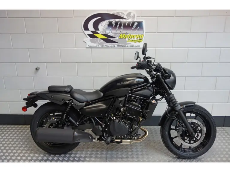 Gebruikte Harley-Davidson Low Rider chopper met 1923cc motor uit 2022 bij NIWA Motoren