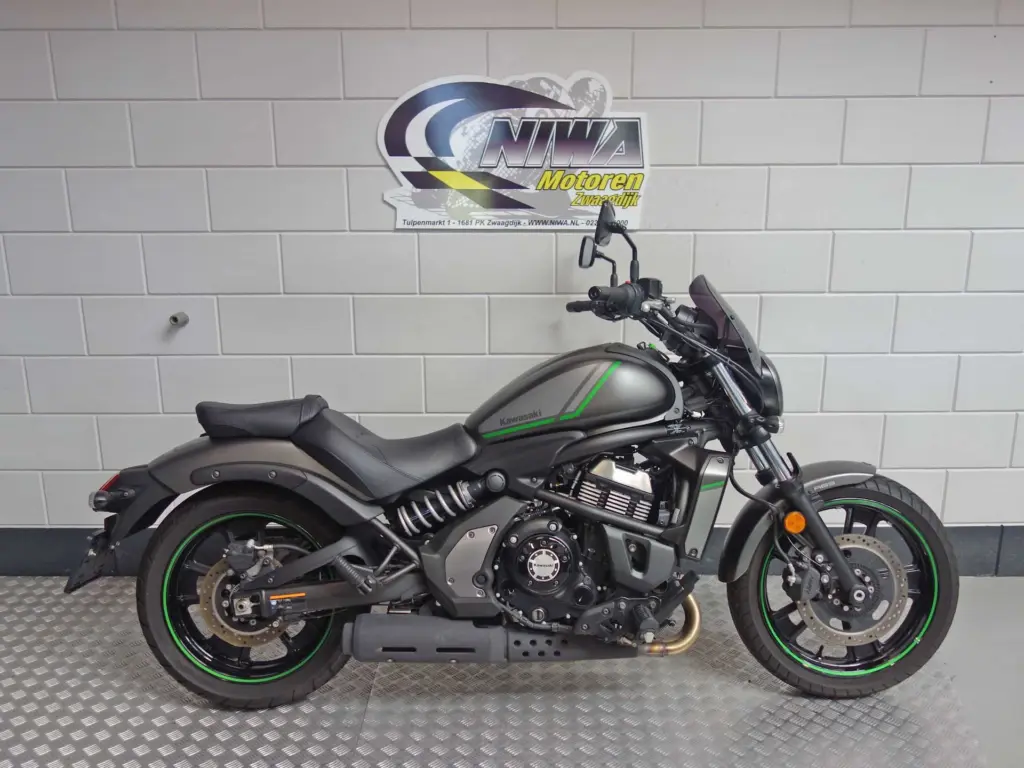 Gebruikte Kawasaki Vulcan chopper met 649cc motor uit 2023 bij NIWA Motoren