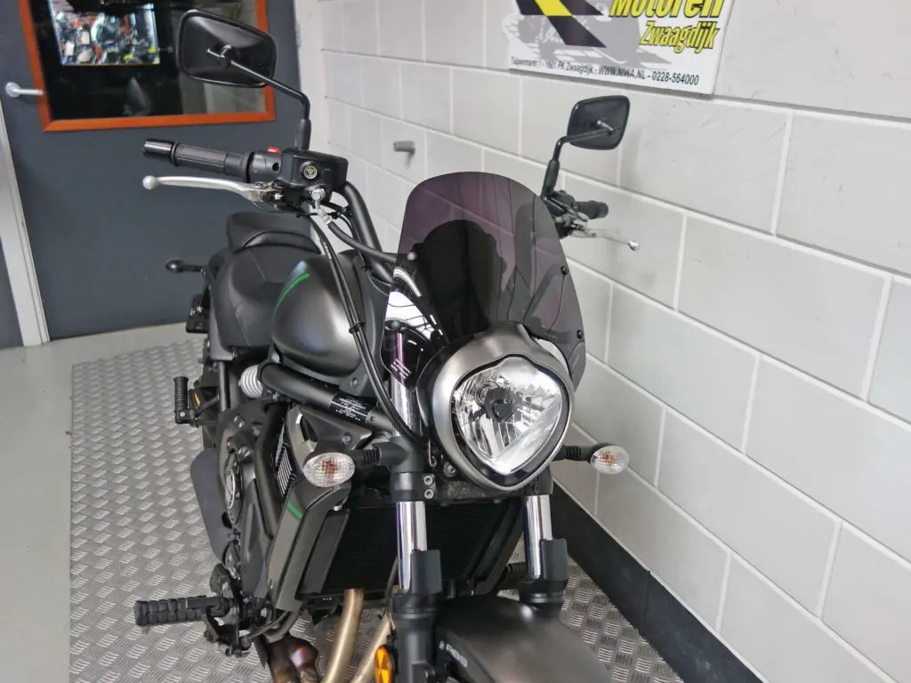Gebruikte Kawasaki Vulcan chopper met 649cc motor uit 2023 bij NIWA Motoren