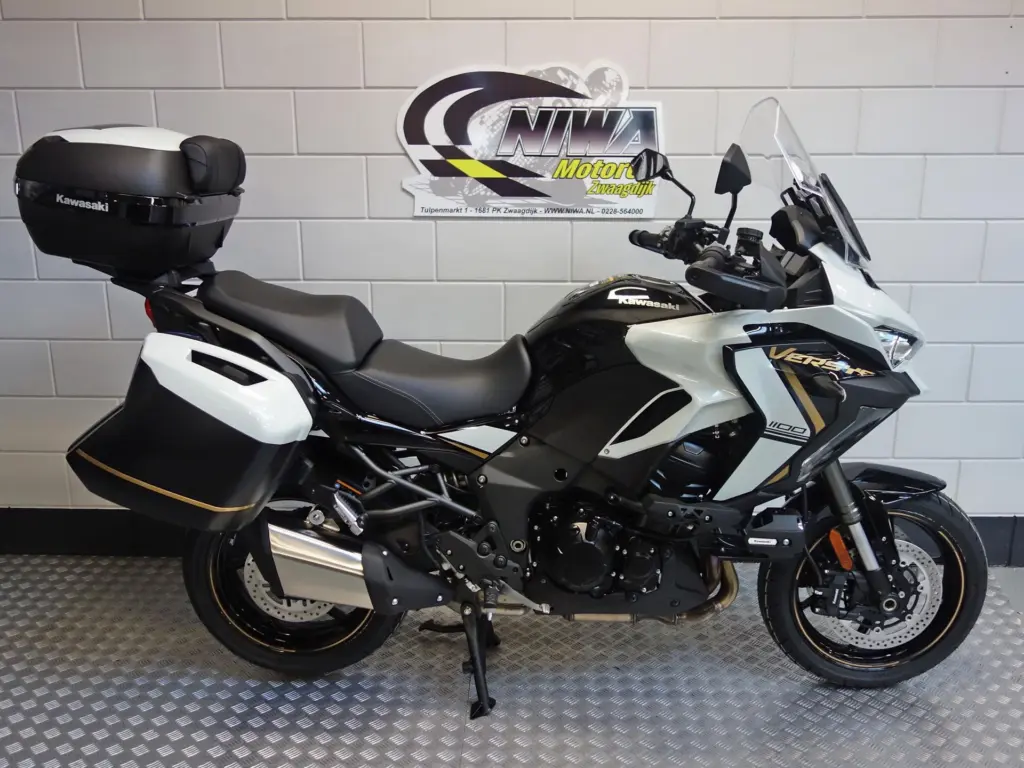 Nieuwe Kawasaki Versys 1100 tour met cc motor uit 2025 bij NIWA Motoren