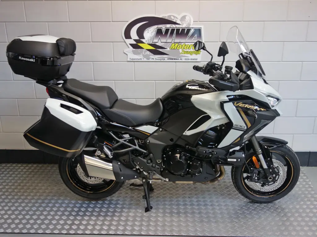 Nieuwe Kawasaki Versys 1100 tour met cc motor uit 2025 bij NIWA Motoren