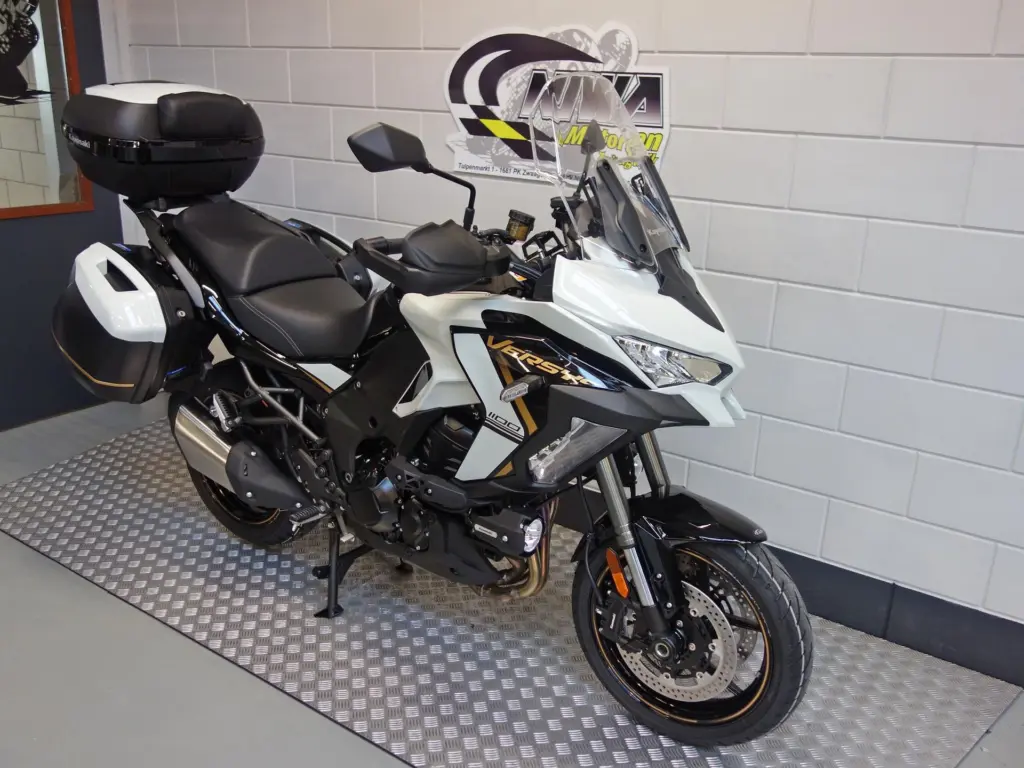 Nieuwe Kawasaki Versys 1100 tour met cc motor uit 2025 bij NIWA Motoren