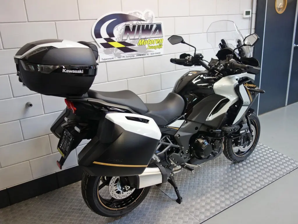 Nieuwe Kawasaki Versys 1100 tour met cc motor uit 2025 bij NIWA Motoren
