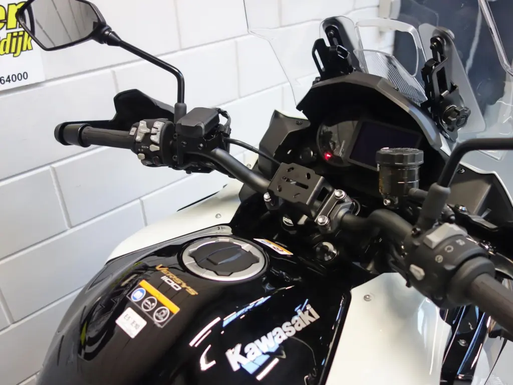 Nieuwe Kawasaki Versys 1100 tour met cc motor uit 2025 bij NIWA Motoren
