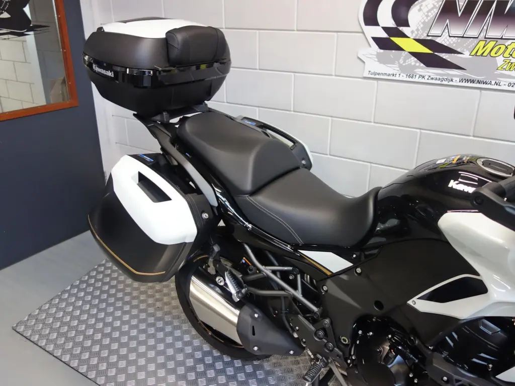 Nieuwe Kawasaki Versys 1100 tour met cc motor uit 2025 bij NIWA Motoren