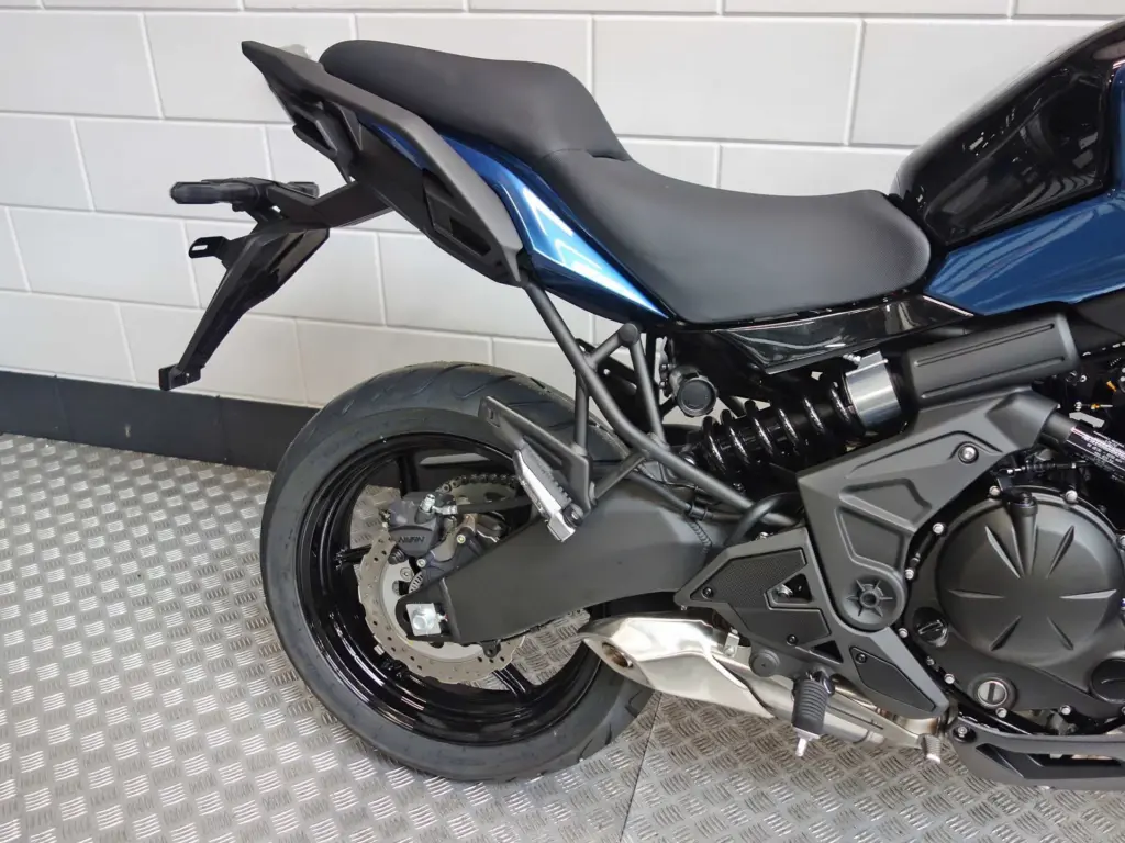 Nieuwe Kawasaki Versys 650 tour met 649cc motor uit 2026 bij NIWA Motoren