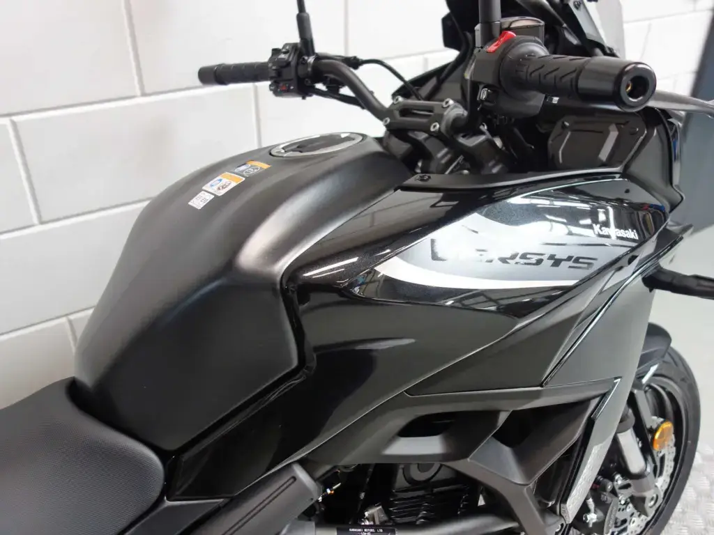 Nieuwe Kawasaki Versys 650 tour met cc motor uit 2026 bij NIWA Motoren