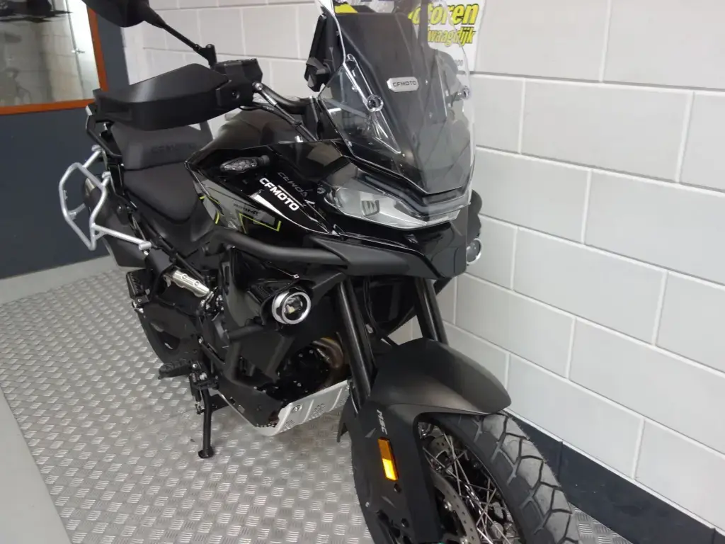 Nieuwe CFMOTO 800 MT tour met 799cc motor uit 2026 bij NIWA Motoren