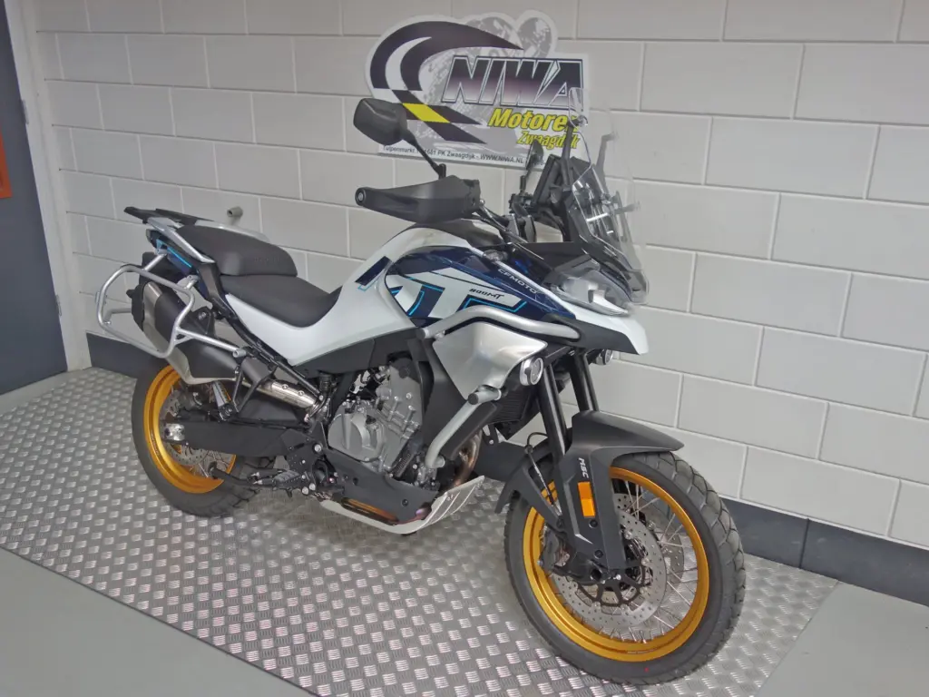 Nieuwe CFMOTO 800 MT overig met 799cc motor uit 2026 bij NIWA Motoren