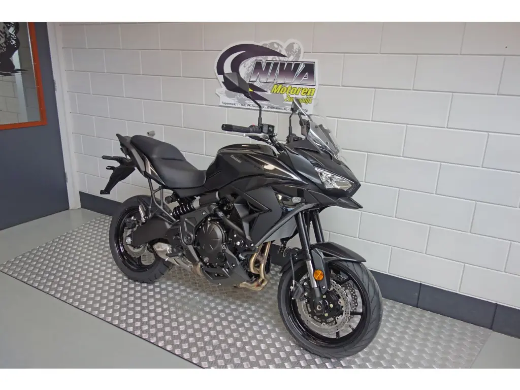 Gebruikte Kawasaki Versys 650 tour met 649cc motor uit 2026 bij NIWA Motoren