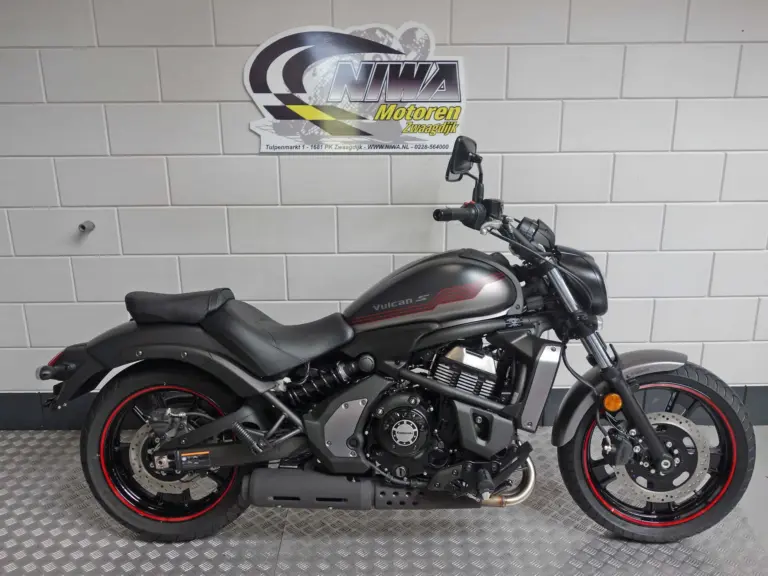 Gebruikte Harley-Davidson Low Rider chopper met 1923cc motor uit 2022 bij NIWA Motoren