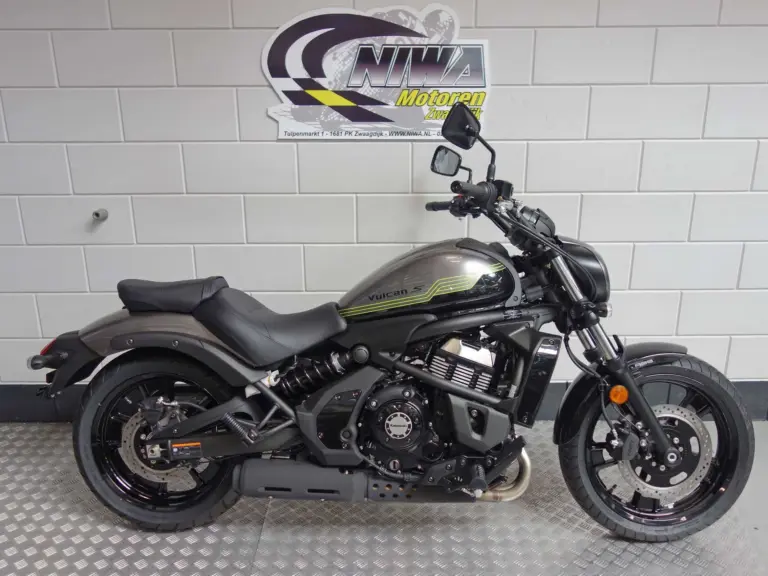 Gebruikte Harley-Davidson Low Rider chopper met 1923cc motor uit 2022 bij NIWA Motoren