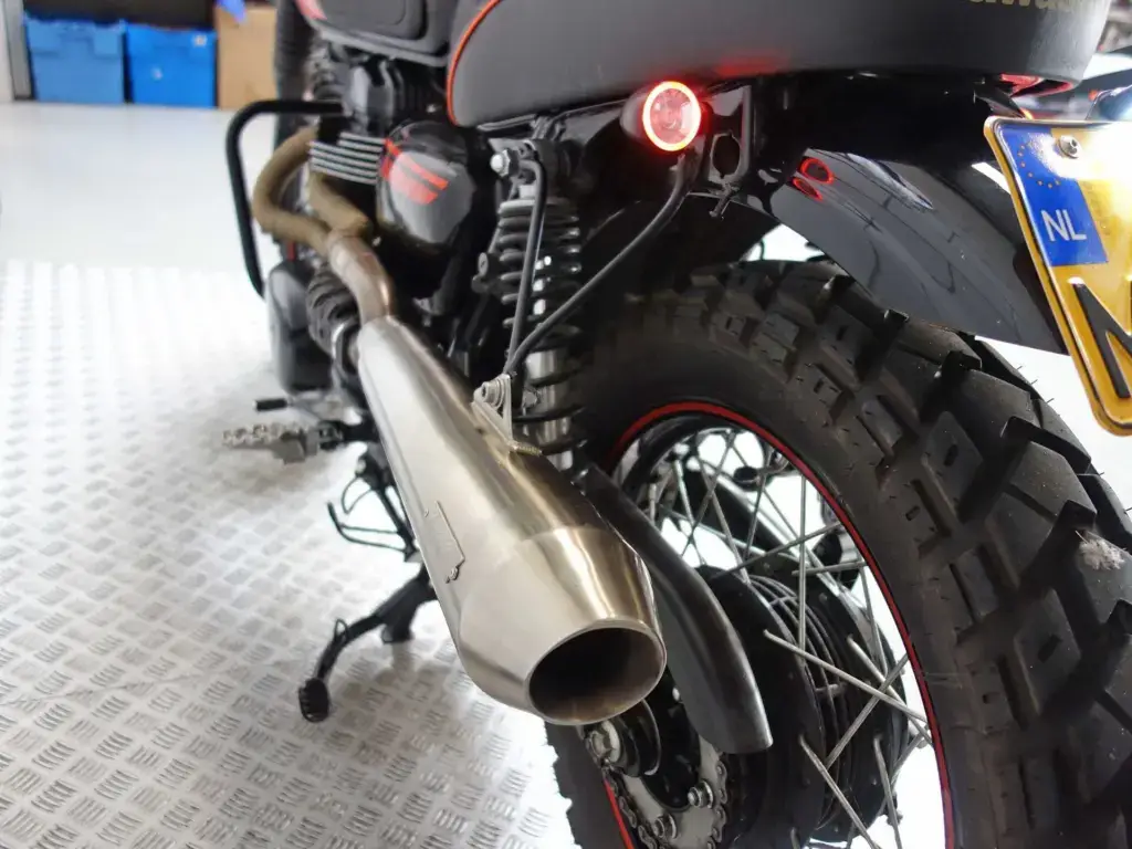 Gebruikte Kawasaki W800 naked bike met 773cc motor uit 2014 bij NIWA Motoren