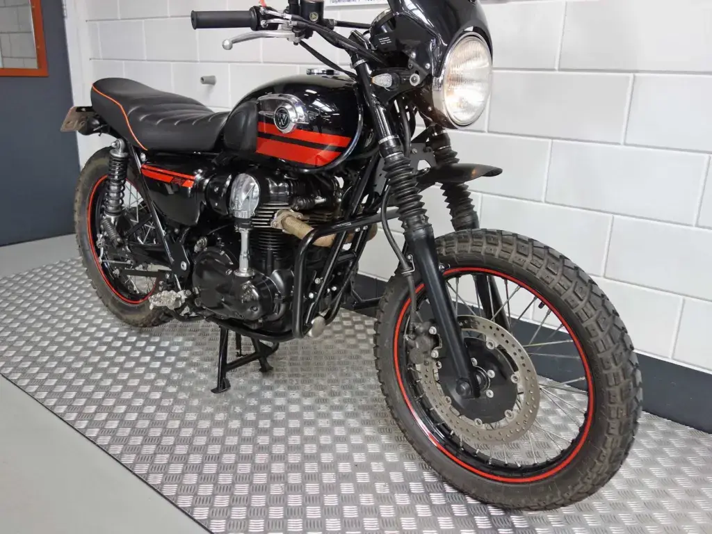 Gebruikte Kawasaki W800 naked bike met 773cc motor uit 2014 bij NIWA Motoren
