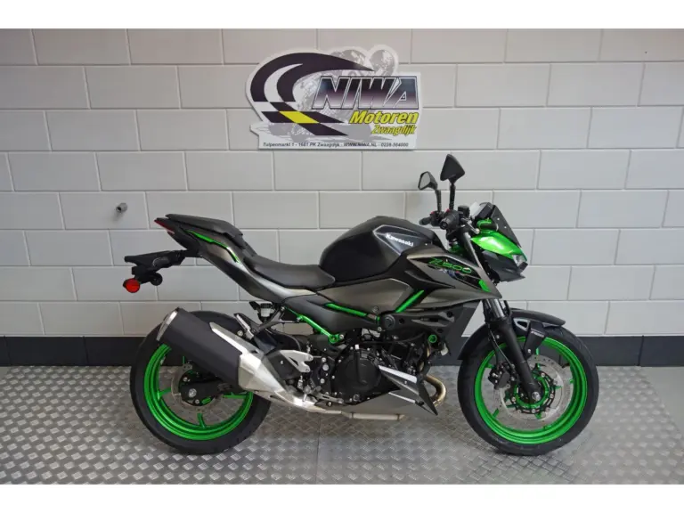 Nieuwe Kawasaki Z500 naked bike met 451cc motor uit 2025 bij NIWA Motoren