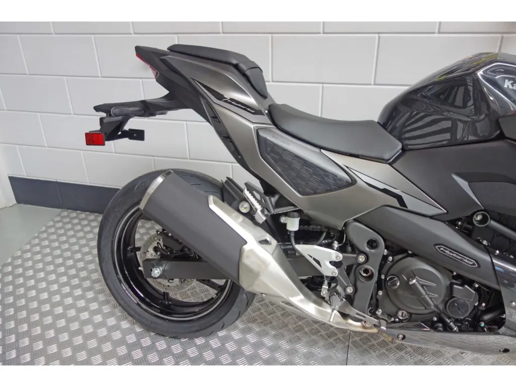 Nieuwe Kawasaki Z7 Hybrid naked bike met 451cc motor uit 2026 bij NIWA Motoren