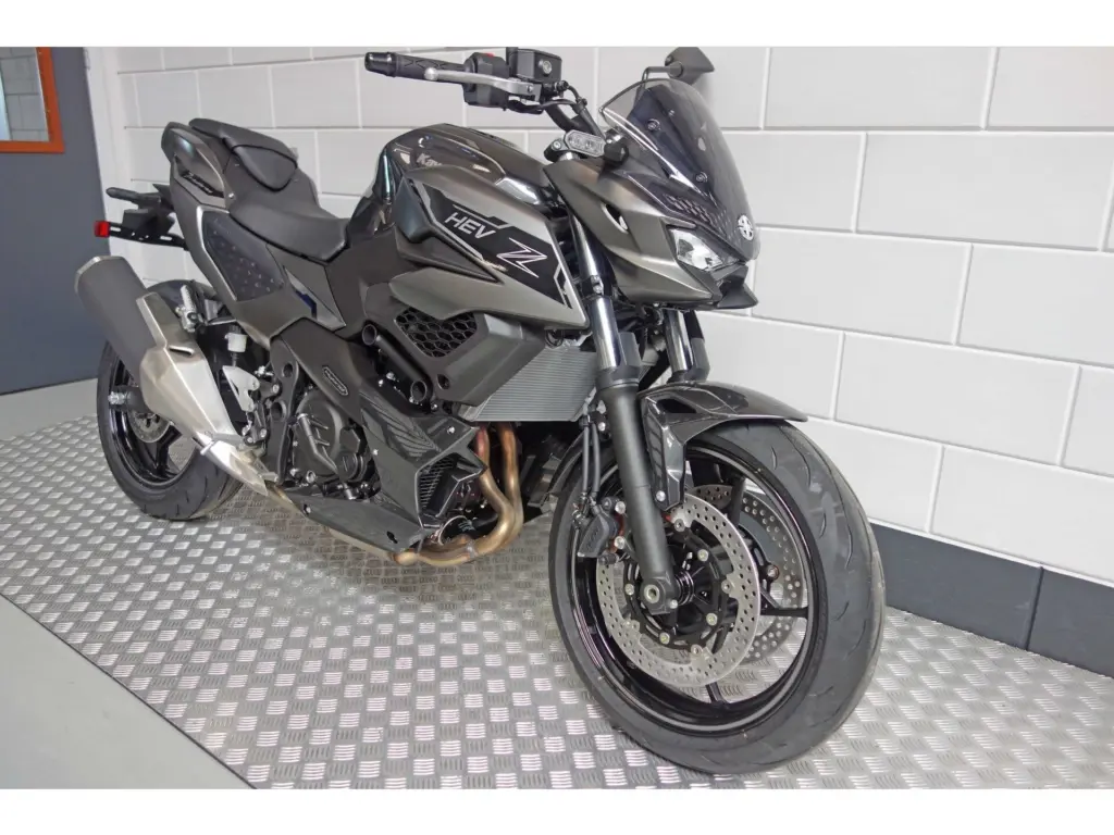 Nieuwe Kawasaki Z7 Hybrid naked bike met 451cc motor uit 2026 bij NIWA Motoren