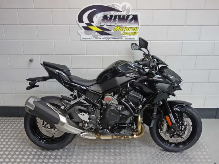 Gebruikte Kawasaki Z1000 naked bike met 1043cc motor uit 2016 bij NIWA Motoren