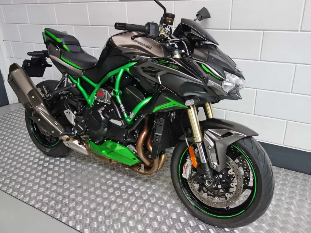 Gebruikte Kawasaki Z H2 naked bike met 998cc motor uit 2024 bij NIWA Motoren