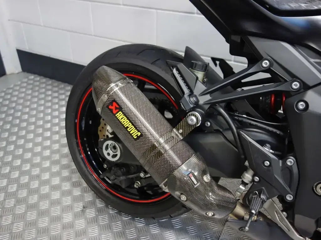 Gebruikte Kawasaki Z1000 naked bike met 1043cc motor uit 2015 bij NIWA Motoren