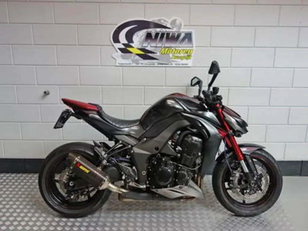 Gebruikte Kawasaki Z1000 naked bike met 1043cc motor uit 2016 bij NIWA Motoren