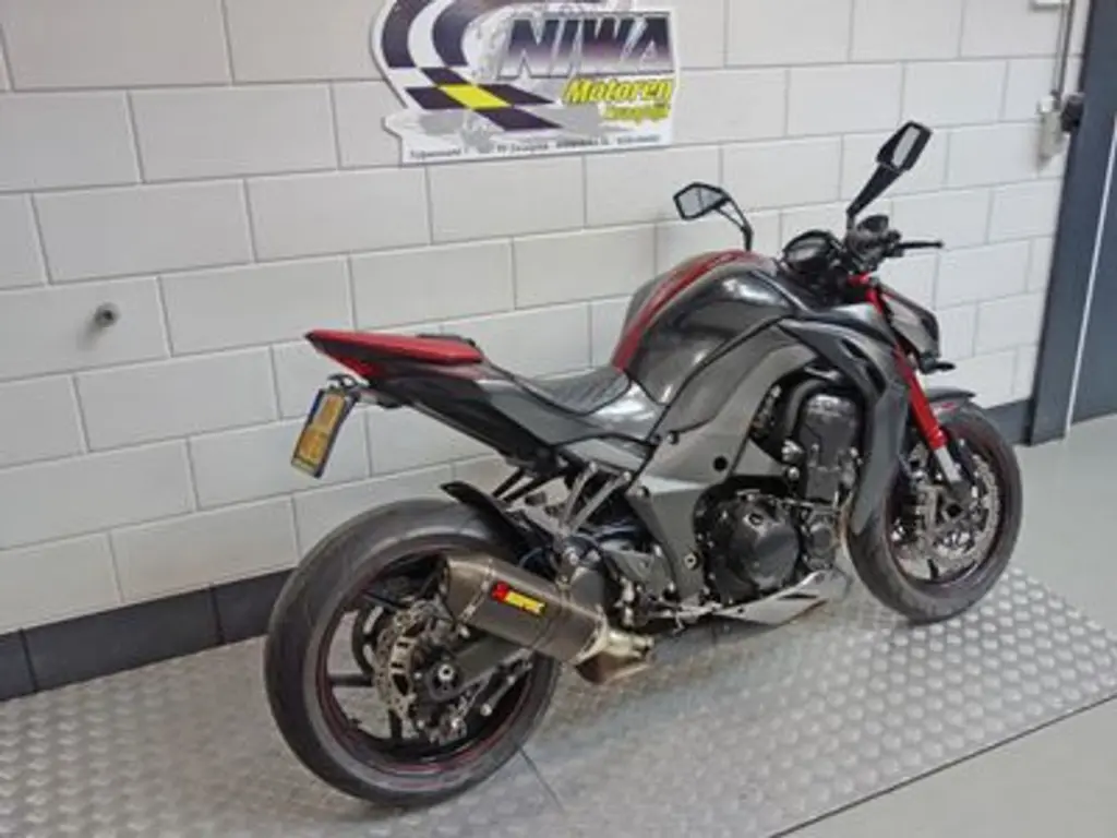 Gebruikte Kawasaki Z1000 naked bike met 1043cc motor uit 2016 bij NIWA Motoren