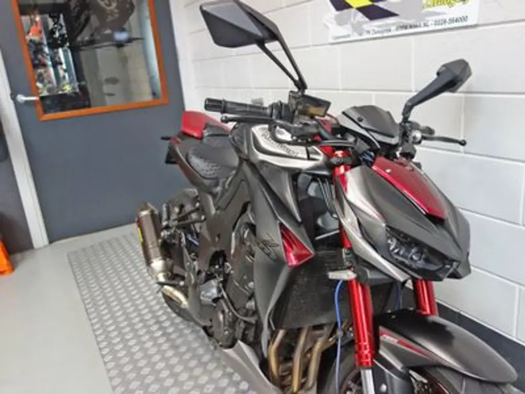 Gebruikte Kawasaki Z1000 naked bike met 1043cc motor uit 2016 bij NIWA Motoren