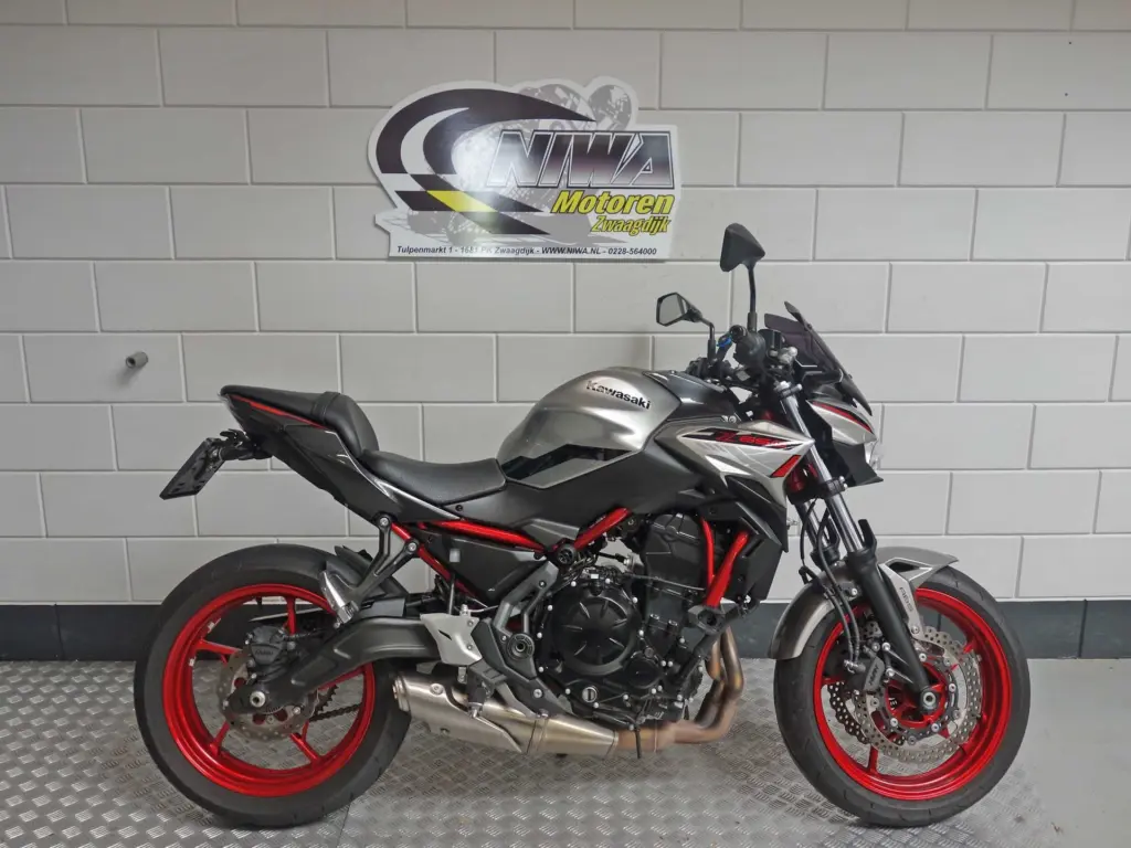 Gebruikte Kawasaki Z650 naked bike met 649cc motor uit 2023 bij NIWA Motoren
