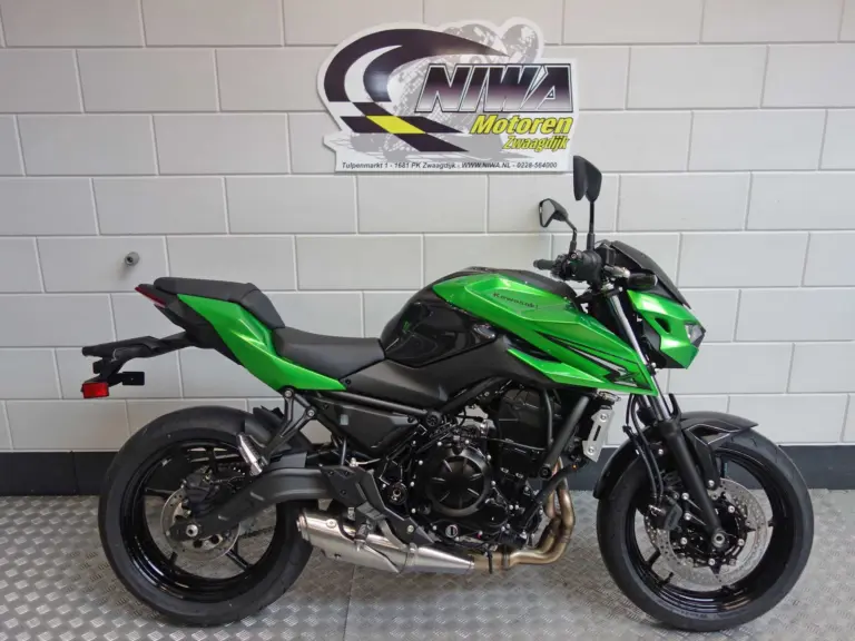 Nieuwe Kawasaki Z500 naked bike met 451cc motor uit 2025 bij NIWA Motoren
