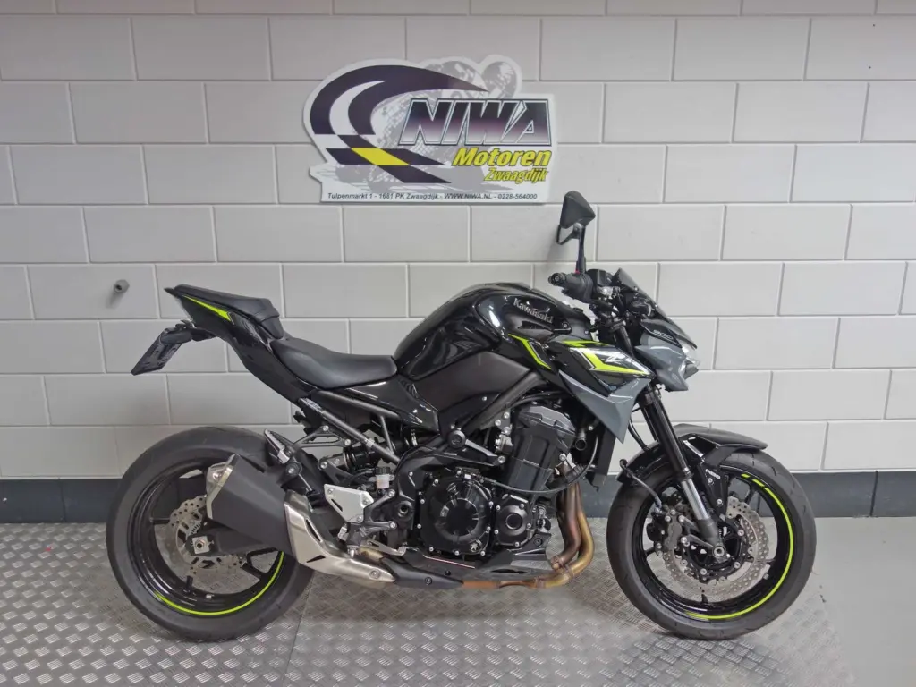 Gebruikte Kawasaki Z900 naked bike met 948cc motor uit 2024 bij NIWA Motoren