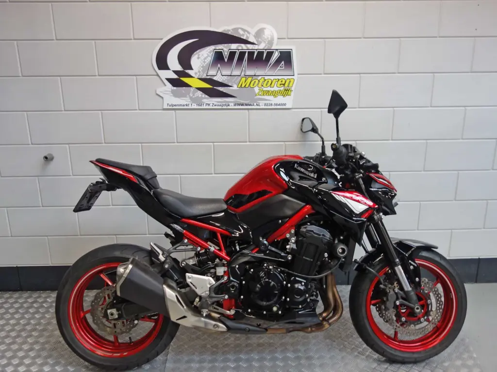 Gebruikte Kawasaki Z900 naked bike met 948cc motor uit 2024 bij NIWA Motoren
