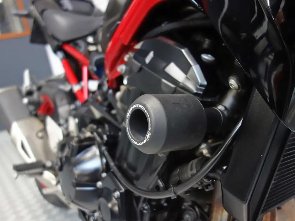 Gebruikte Kawasaki Z900 naked bike met 948cc motor uit 2024 bij NIWA Motoren