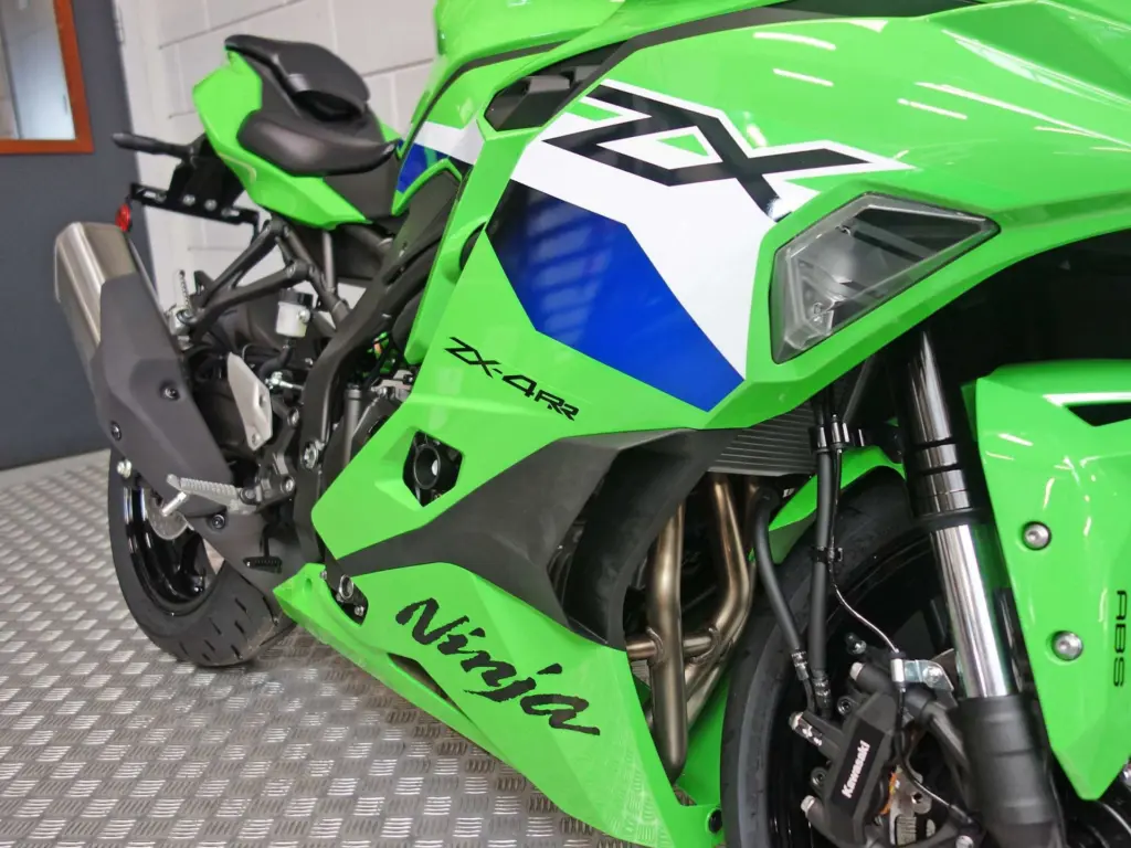 Nieuwe Kawasaki ZX-4 supersport met 399cc motor uit 2026 bij NIWA Motoren