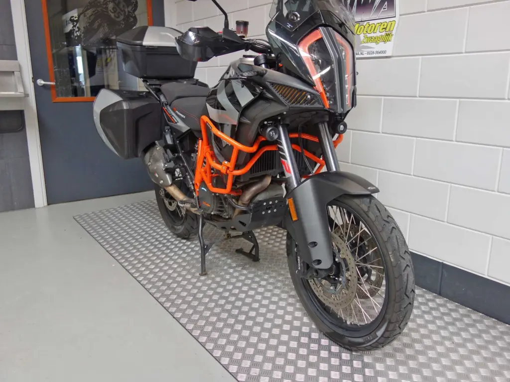 Gebruikte KTM 1290 all-road met 1301cc motor uit 2018 bij NIWA Motoren