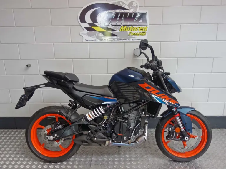 KTM 125 Duke bij NIWA Motoren