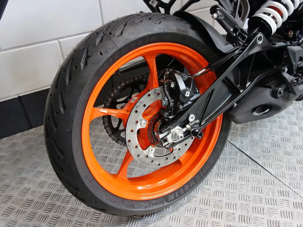 Nieuwe KTM 125 naked bike met 125cc motor uit 2026 bij NIWA Motoren