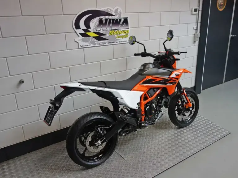 KTM 125 SMC R bij NIWA Motoren