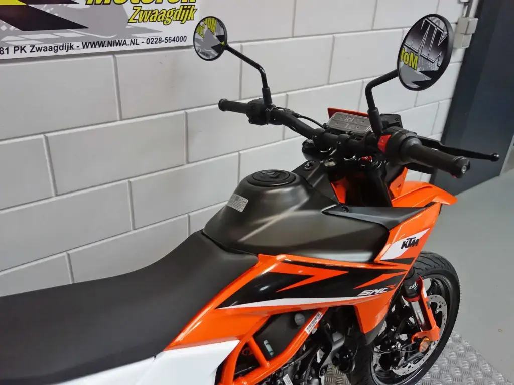 Nieuwe KTM 125 supermotard met 125cc motor uit 2025 bij NIWA Motoren