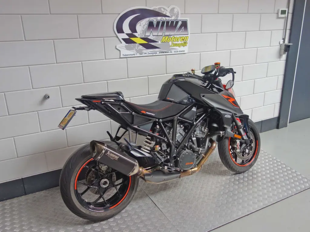 Gebruikte KTM 1290 naked bike met 1301cc motor uit 2017 bij NIWA Motoren