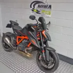 Gebruikte KTM 1290 Super Duke naked bike met 1301cc motor uit 2021 bij NIWA Motoren