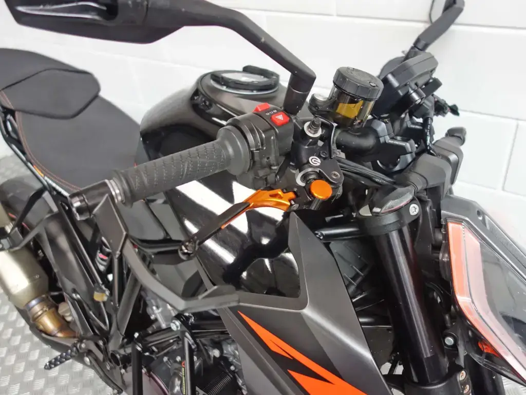 Gebruikte KTM 1290 naked bike met 1301cc motor uit 2017 bij NIWA Motoren
