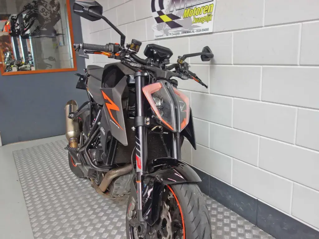 Gebruikte KTM 1290 naked bike met 1301cc motor uit 2017 bij NIWA Motoren